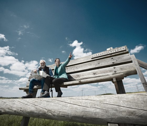 Kurzt Rast auf der XXL Bank, © Schieferland Kaisersesch Kurzt Rast auf der XXL Bank, © Schieferland Kaisersesch