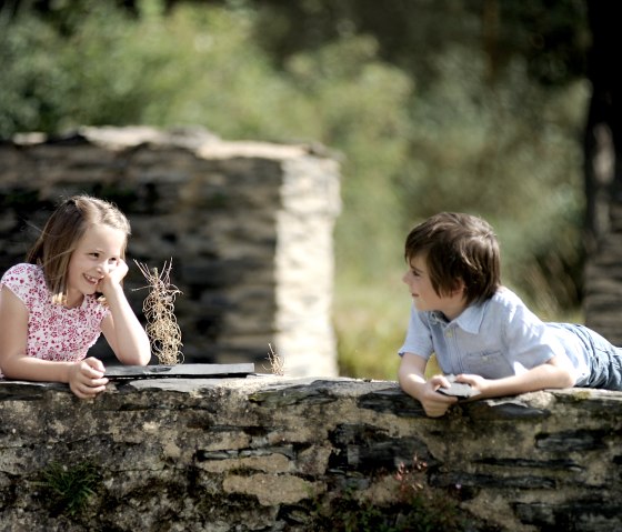 Beeindruckende Gebäudereste im Kaulenbachtal, © Schieferland Kaisersesch, Christoph Gerhartz Beeindruckende Gebäudereste im Kaulenbachtal, © Schieferland Kaisersesch, Christoph Gerhartz