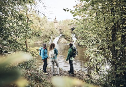 Atemberaubender Blick auf den Pyrmonter Wasserfall und die Burg Pyrmont, © Schieferland Kaisersesch, Marco Rothbrust Atemberaubender Blick auf den Pyrmonter Wasserfall und die Burg Pyrmont, © Schieferland Kaisersesch, Marco Rothbrust