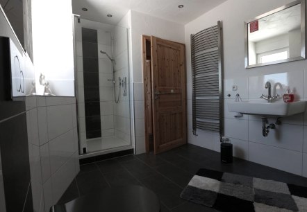 Bad der Ferienwohnung Boxenstopp, © Familie Berens Bad der Ferienwohnung Boxenstopp, © Familie Berens