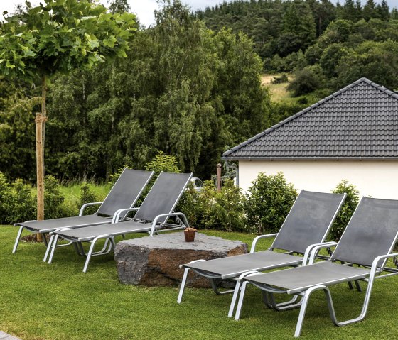 eifelia-Ferienhäuser Liegewiese am Pool eifelia-Ferienhäuser Liegewiese am Pool