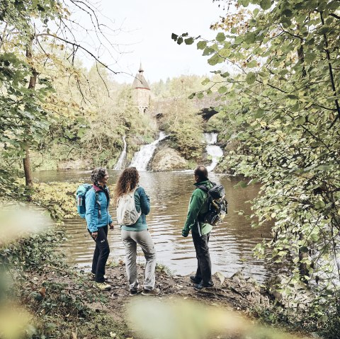 Atemberaubender Blick auf den Pyrmonter Wasserfall und die Burg Pyrmont, © Schieferland Kaisersesch, Marco Rothbrust Atemberaubender Blick auf den Pyrmonter Wasserfall und die Burg Pyrmont, © Schieferland Kaisersesch, Marco Rothbrust