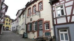 Cafe Plüsch im Fachwerkdorf Monreal, © Foto: Svenja Schulze-Entrup, Quelle: Touristik-Büro Vordereifel Cafe Plüsch im Fachwerkdorf Monreal, © Foto: Svenja Schulze-Entrup, Quelle: Touristik-Büro Vordereifel