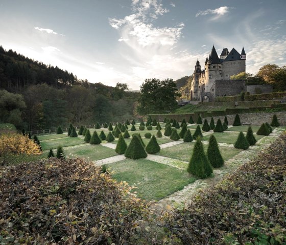 Schloss Bürresheim mit barocker Gartenanlage, © Foto: Laura Rinneburger, Quelle: Touristik-Büro Vordereifel Schloss Bürresheim mit barocker Gartenanlage, © Foto: Laura Rinneburger, Quelle: Touristik-Büro Vordereifel