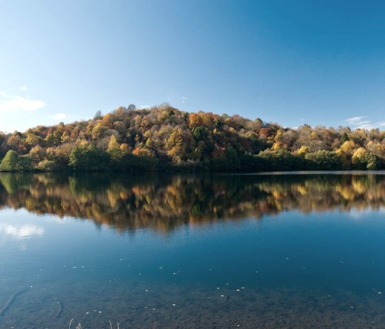 Weinfelder Maar im Herbst, © © GesundLand Vulkaneifel / D. Ketz Weinfelder Maar im Herbst, © © GesundLand Vulkaneifel / D. Ketz