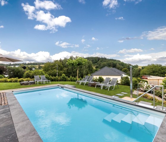 eifelia-Ferienhäuser Pool mit Aussicht eifelia-Ferienhäuser Pool mit Aussicht