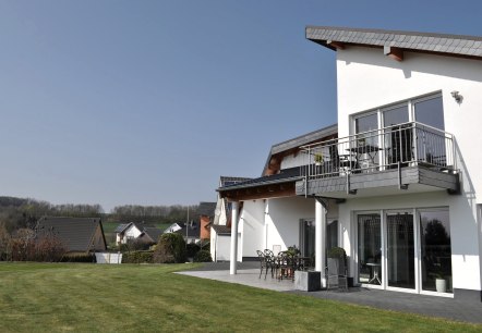 Außenansicht mit Balkon, © Ferienwohnung Münich Außenansicht mit Balkon, © Ferienwohnung Münich