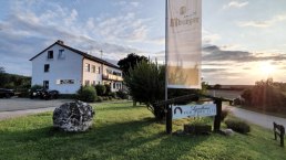 Landhaus vor Burg Eltz