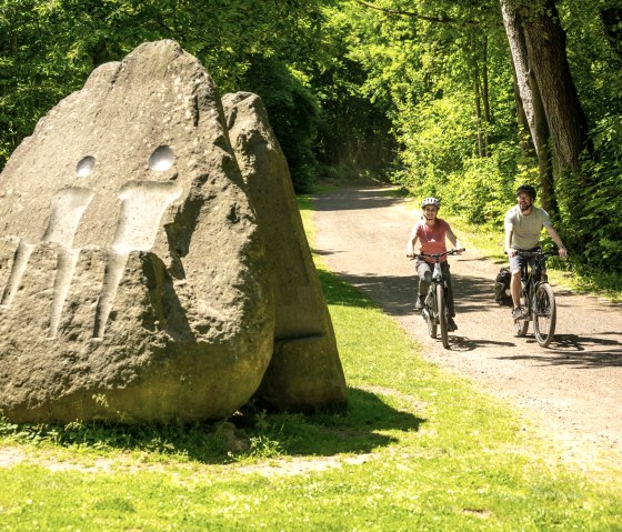 Piste cyclable du parc volcanique, sculpture dans le Nettepark, &copy; Eifel Tourismus GmbH, Dominik Ketz
