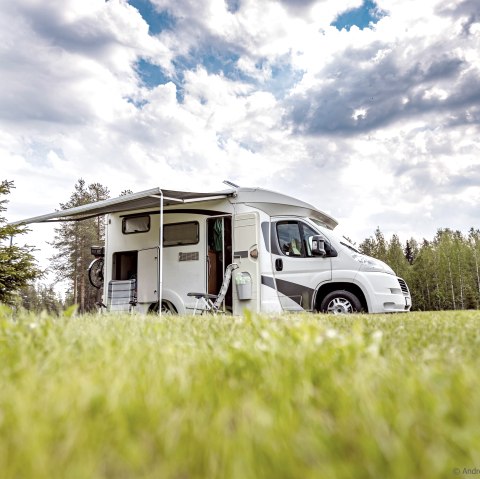 Wohnmobilstellplatz, © Andrey Armyagov_stock.adobe.com