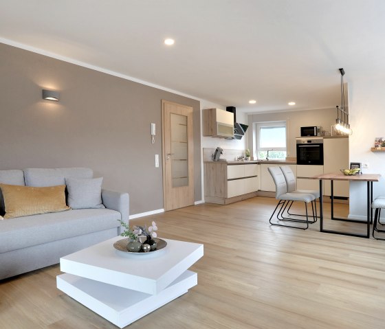 Wohnzimmer Ferienwohnung 1, &copy; Christoph Gerhartz/Kleine Eifel Auszeit