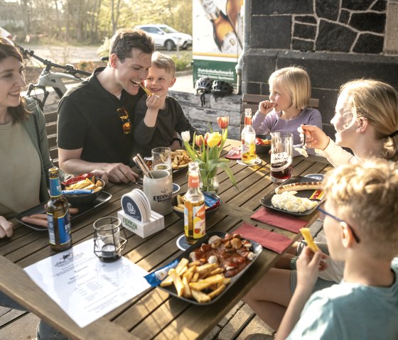 Maifeld-Radweg-2025-147-Alter Bahnhof, Ochtendung