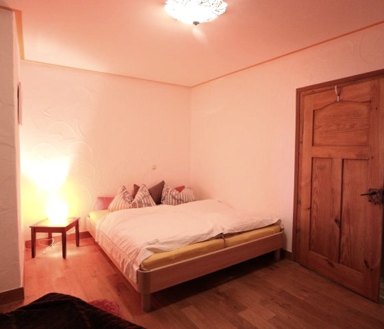 Schlafzimmer in der Ferienwohnung Tankstopp, &copy; Familie Berens