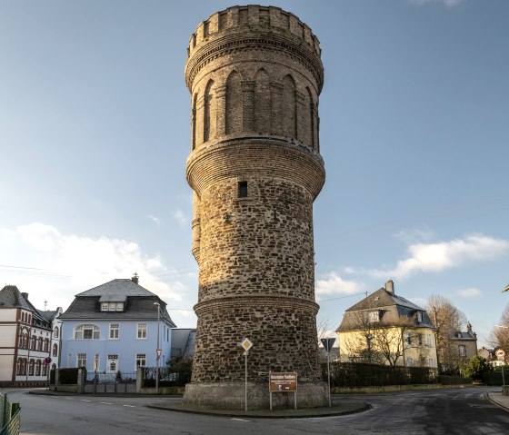 Ein Wasserturm aus Steinen in der Stadt Münstermaifeld, © Eifel Tourismus GmbH, D. Ketz