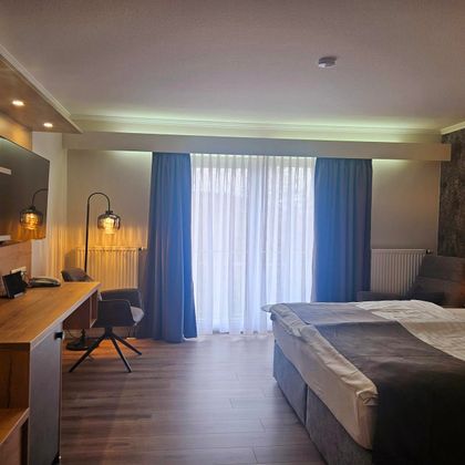 moderne frisch renovierte Zimmer ab April 2025