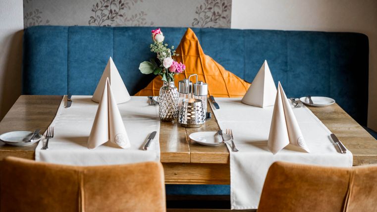 Gedekte tafel in het restaurant