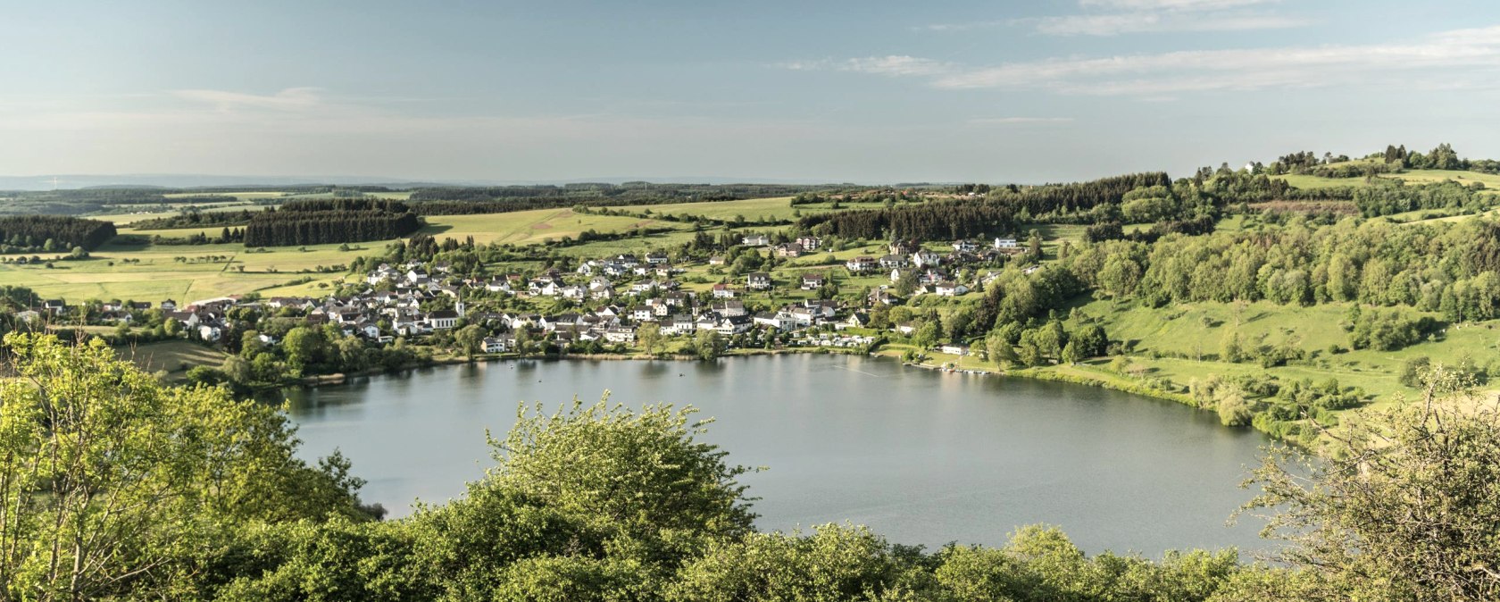 Blick vom Maarkreuz aufs Schalkenmehrener Maar, © Eifel Tourismus GmbH, D. Ketz