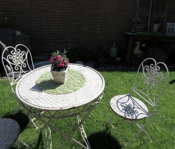 Gartenbereich, &copy; Caf&eacute; Roeschen