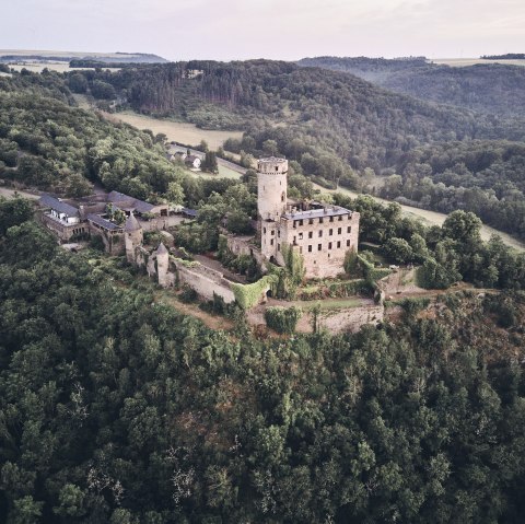Mit dem Rad entlang der Burg Pyrmont, © Marco Rothbrust