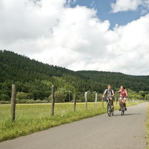 Cycling to Pyrmont Castle, © Eifel Tourismus GmbH / D. Ketz