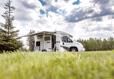 Wohnmobilstellplatz, &copy; Andrey Armyagov_stock.adobe.com