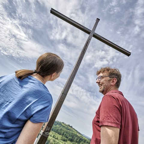 Gipfelkreuz am Schalkenmehrener Maar, &copy; Rheinland-Pfalz Tourismus / Florian Trykowski
