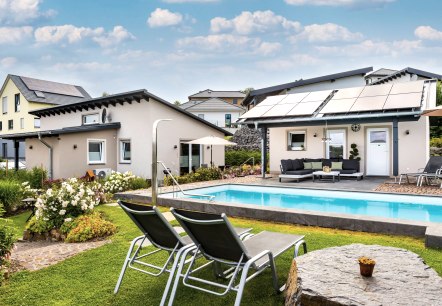 eifelia-Ferienäuser mit Pool und Poolhaus