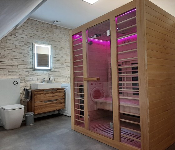 Infrarotkabine Ferienwohnung 2, &copy; Martia Weiler/Kleine Eifel Auszeit