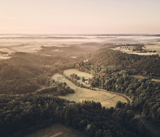 Sonnenaufgang im Elzbachtal, &copy; Touristik-B&uuml;ro Schieferland Kaisersesch, Marco Rothbrust