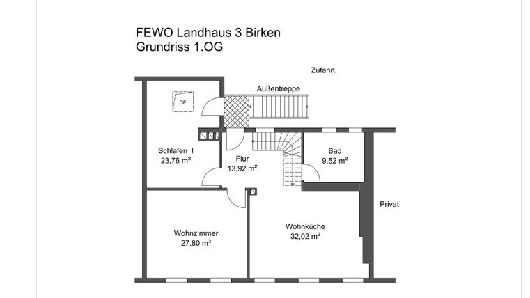 Un plan pour une maison de vacances au premier étage. Il montre l'agencement des pièces, y compris la chambre, la salle de bain et le salon.