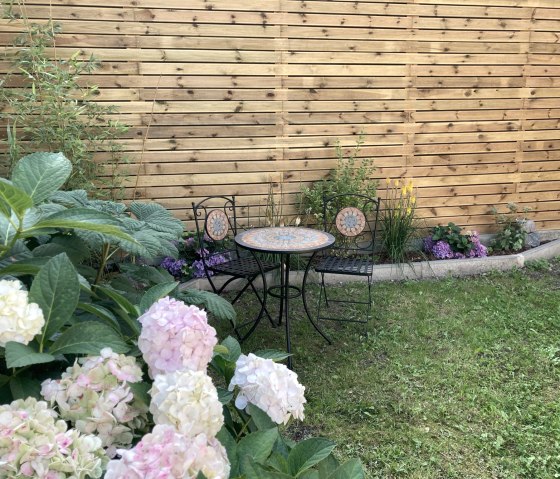 Gr&uuml;ner Garten, &copy; Christel Sesterhenn