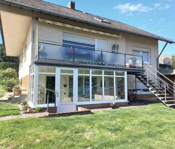 Au&szlig;enansicht mit Wintergarten, &copy; Haus Feld