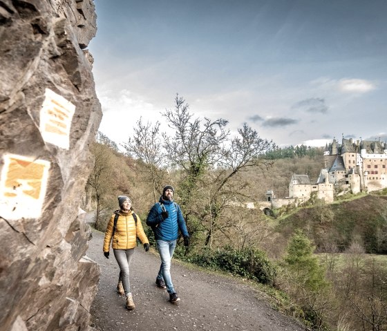 Wandern rund um die Burg Eltz, © Eifel Tourismus GmbH, D. Ketz
