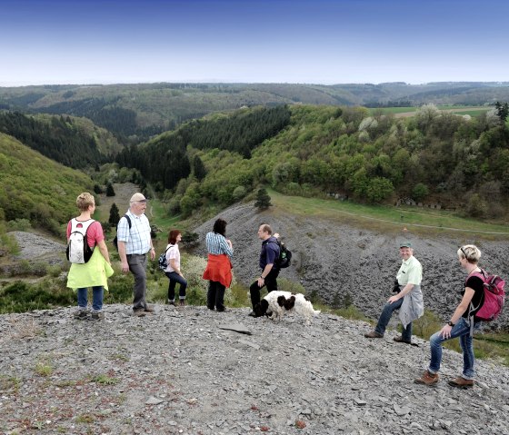 Point de vue avec vue sur la vall&eacute;e de Kaulenbach, &copy; Schieferland Kaisersesch, Christoph Gerhartz