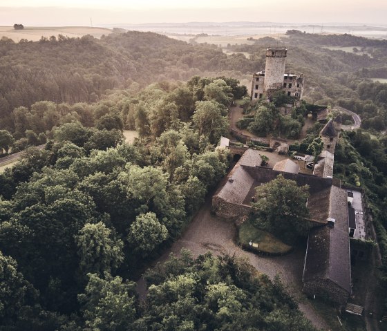 Burg Pyrmont aus einem anderen Blickwinkel, © Schieferland Kaisersesch, Marco Rothbrust