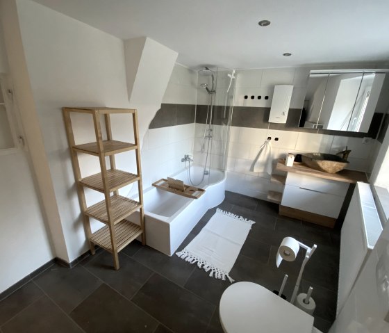 Modernes Badezimmer, &copy; Ferienhaus Eifelzeit