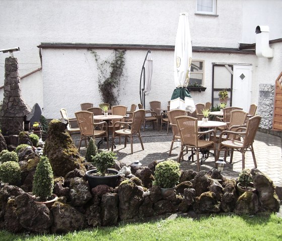 Terrasse, &copy; Tr&ouml;ster-Gilles/Dorfkrug Roes
