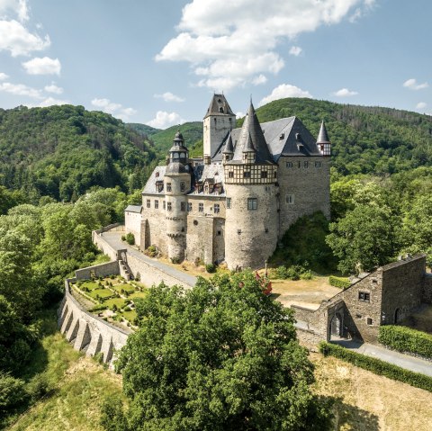 Blick auf Schloss B&uuml;rresheim, &copy; Eifel Tourismus GmbH, Dominik Ketz