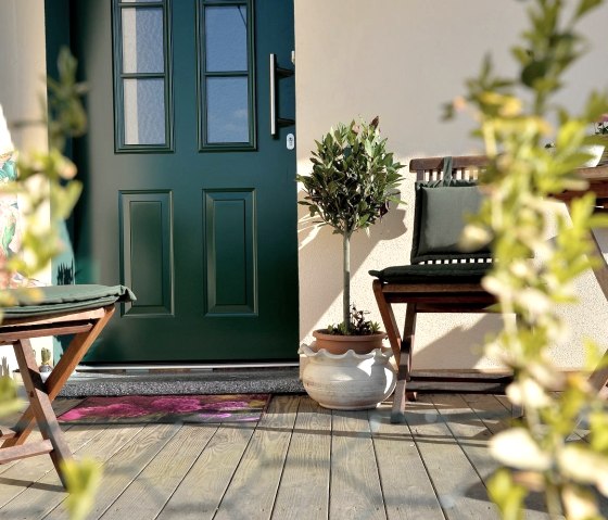 Entspannen auf der Terrasse, &copy; Ferienwohnung zum R&ouml;merturm/ Christoph Gerhartz