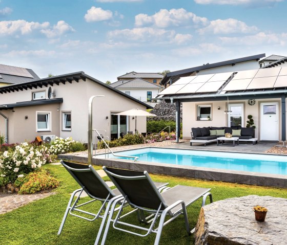 eifelia-Ferien&auml;user mit Pool und Poolhaus