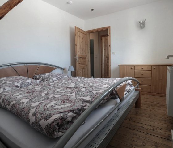Schlafzimmer in der Ferienwohnung Boxenstopp, &copy; Familie Berens