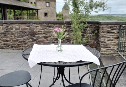 Sonnenterrasse mit Blick auf spektakul&auml;re Kulisse, &copy; Pascal Abel