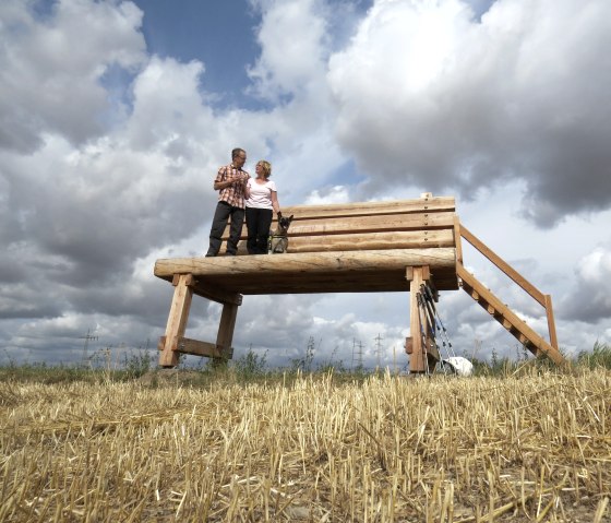 XXL bench in M&ouml;ntenich, &copy; Schieferland Kaisersesch, Linda Bamberg
