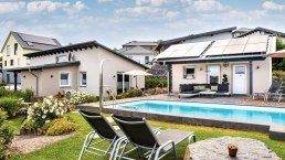 eifelia-Ferien&auml;user mit Pool und Poolhaus