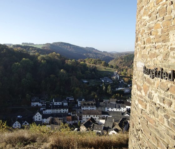 Blick von der Burgruine auf Monreal, &copy; Foto: Laura Rinneburger, Quelle: Touristik-B&uuml;ro Vordereifel